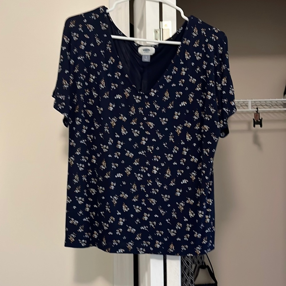Old Navy Blue with flowers Large T-shirt